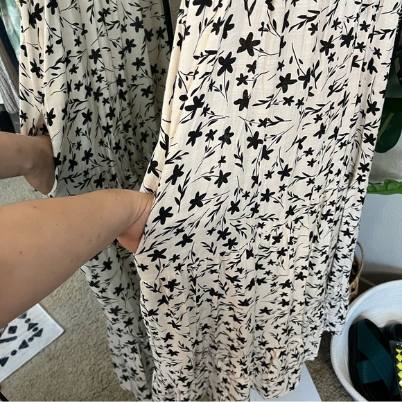🖤 Tribal Femme Black & White Floral Maxi Dress Sz M | Tiered Sleeveless Sundress - Picture 9 of 11